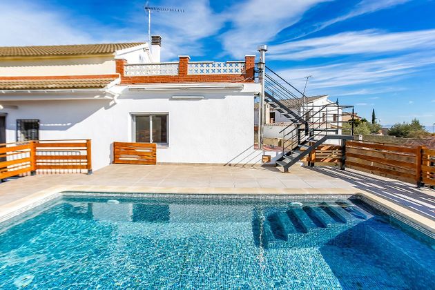 Foto 1 de Xalet en venda a Torrelles de Foix de 4 habitacions amb terrassa i piscina