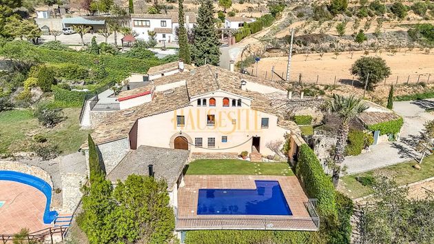 Foto 1 de Casa rural en venda a Torrelles de Foix de 9 habitacions amb terrassa i piscina