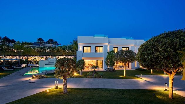 Foto 1 de Casa en lloguer a Nueva Andalucía centro de 3 habitacions amb terrassa i piscina