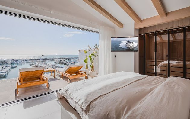 Foto 1 de Àtic en venda a Puerto Banús de 4 habitacions amb terrassa i balcó