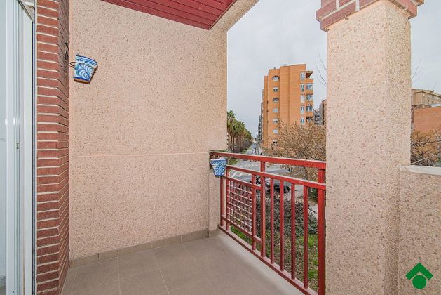 Foto 2 de Pis en venda a Cerrillo de Maracena - Periodistas de 4 habitacions amb piscina i jardí