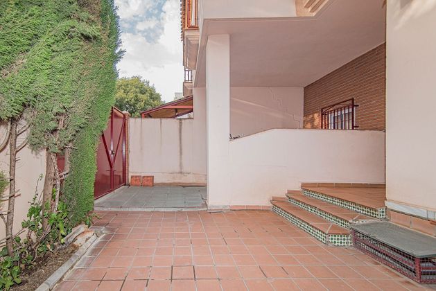 Foto 2 de Venta de casa en Cerrillo de Maracena - Periodistas de 3 habitaciones con garaje y jardín