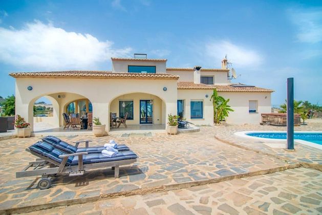 Foto 1 de Venta de casa rural en Benissa de 4 habitaciones con terraza y piscina