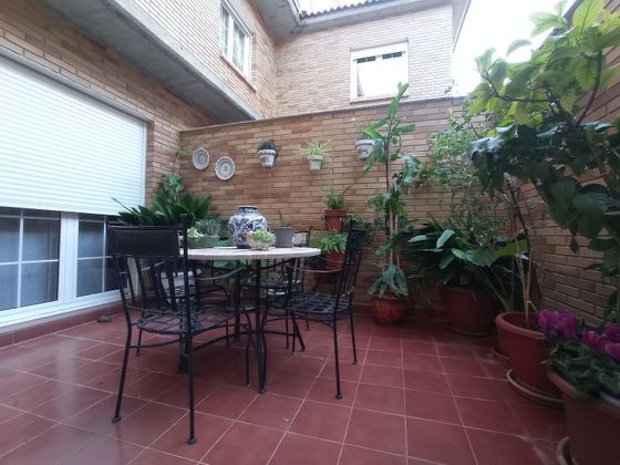 Foto 2 de Casa adosada en venta en Pinseque de 5 habitaciones con terraza y garaje