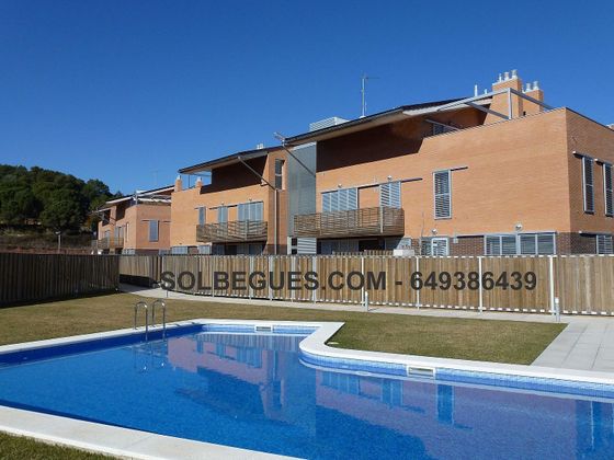 Foto 1 de Àtic en venda a Begues de 4 habitacions amb terrassa i piscina