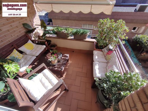 Foto 2 de Venta de piso en Begues de 5 habitaciones con terraza y garaje