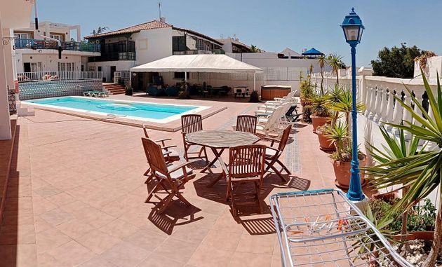 Foto 1 de Pis en venda a Chayofa - Las Camellas de 7 habitacions amb piscina i garatge
