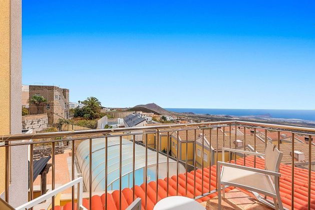 Foto 2 de Venta de casa en San Miguel de Abona de 3 habitaciones con terraza y piscina