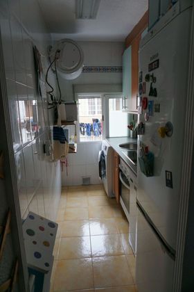 Foto 1 de Venta de piso en Los Rosales de 2 habitaciones con aire acondicionado y calefacción