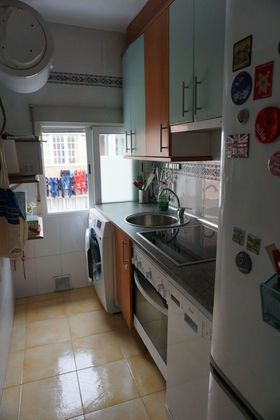 Foto 2 de Venta de piso en Los Rosales de 2 habitaciones con aire acondicionado y calefacción
