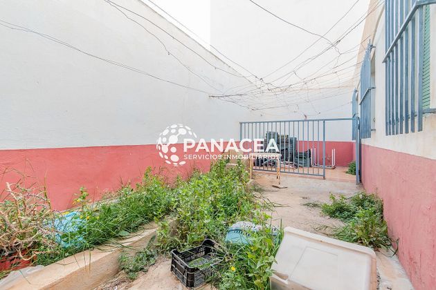 Foto 2 de Casa adossada en venda a Ejido Norte de 3 habitacions amb jardí