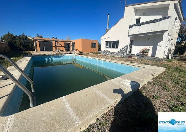 Foto 1 de Xalet en venda a avenida Muralla de Santa Fe de 5 habitacions amb terrassa i piscina