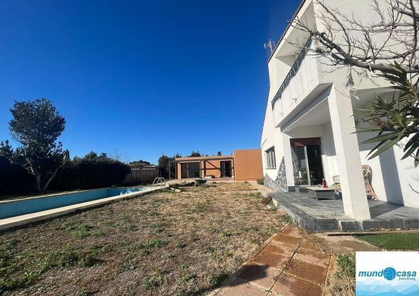 Foto 2 de Venta de chalet en avenida Muralla de Santa Fe de 5 habitaciones con terraza y piscina