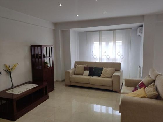 Foto 2 de Pis en lloguer a Centro - Castellón de la Plana de 3 habitacions amb mobles i balcó