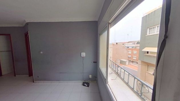 Foto 2 de Venta de piso en El Carmel de 3 habitaciones con terraza y calefacción