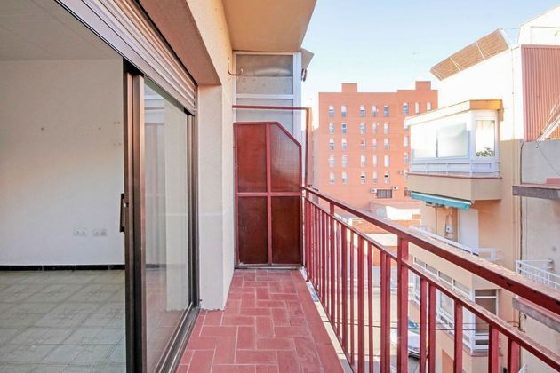Foto 2 de Venta de piso en El Castell-Poble Vell de 3 habitaciones con terraza y balcón
