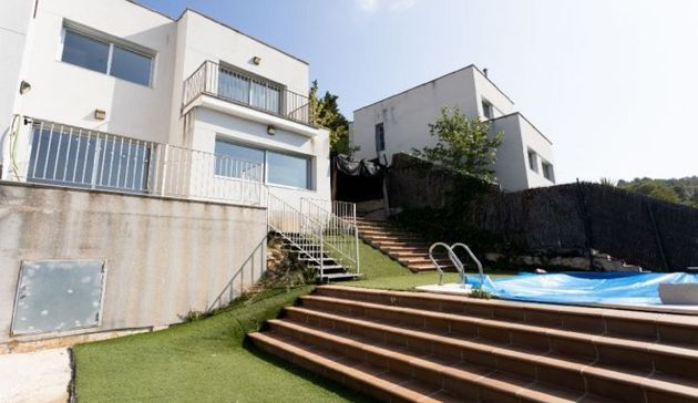 Foto 1 de Casa en venda a calle Montrodo de 5 habitacions amb terrassa i piscina