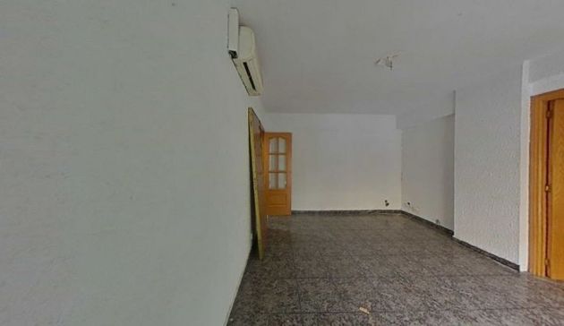 Foto 2 de Pis en venda a Sant Vicenç dels Horts de 4 habitacions amb aire acondicionat i calefacció