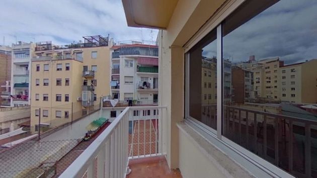 Foto 1 de Pis en venda a El Poble Sec - Parc de Montjuïc de 3 habitacions amb balcó i calefacció