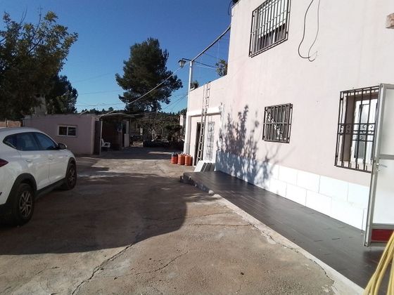 Foto 2 de Venta de chalet en calle El Reguero de 5 habitaciones con terraza y piscina