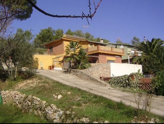 Foto 1 de Venta de chalet en Avinyonet del Penedès de 4 habitaciones con terraza y piscina