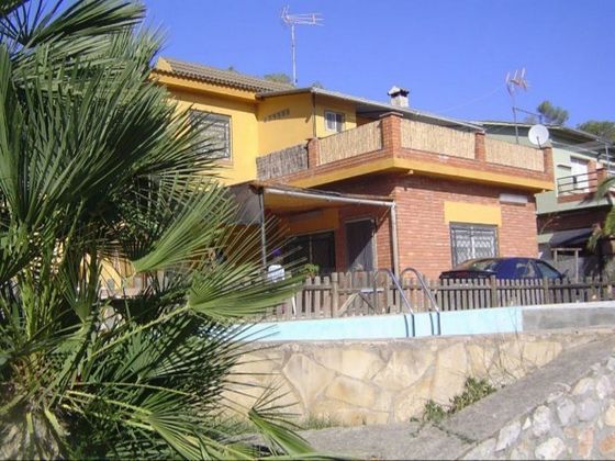 Foto 2 de Xalet en venda a Avinyonet del Penedès de 4 habitacions amb terrassa i piscina