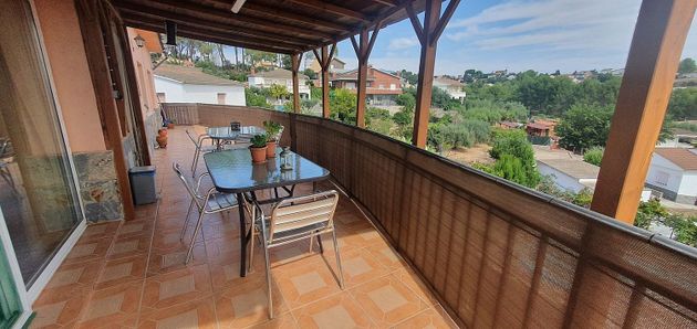 Foto 1 de Venta de chalet en Sant Esteve Sesrovires de 4 habitaciones con terraza y piscina