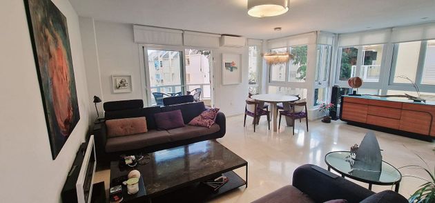 Foto 2 de Dúplex en alquiler en La Malagueta - La Caleta de 3 habitaciones con terraza y garaje