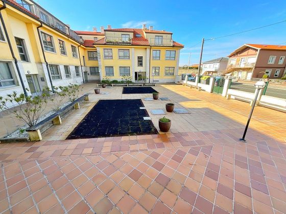 Foto 1 de Piso en venta en Ribeira de 2 habitaciones con terraza y garaje