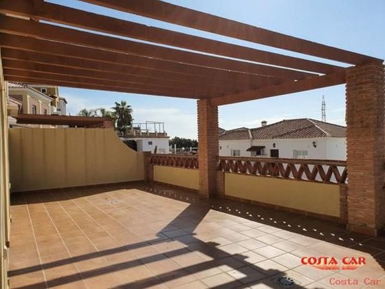 Foto 2 de Venta de casa en Urbanización Santa Rosa de 3 habitaciones con terraza