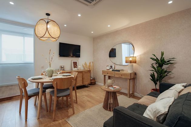 Foto 1 de Alquiler de piso en calle De Jesús Barcelona Spain de 2 habitaciones con muebles y aire acondicionado