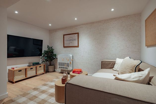 Foto 2 de Pis en lloguer a calle De María de 2 habitacions amb mobles i aire acondicionat