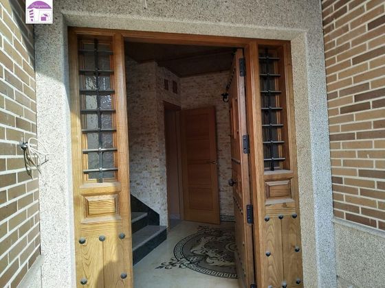 Foto 1 de Venta de casa en Alameda de la Sagra de 4 habitaciones con garaje y jardín