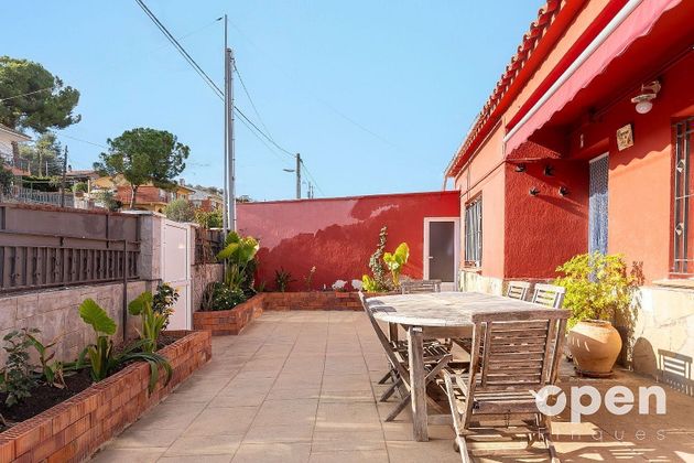 Foto 1 de Venta de chalet en Castellnou - Can Mir - Sant Muç de 5 habitaciones con terraza y piscina