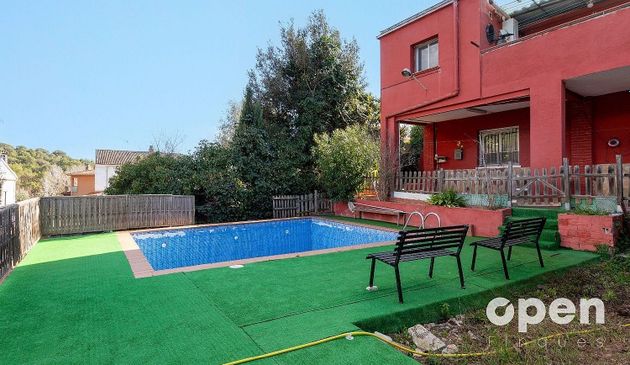 Foto 2 de Venta de chalet en Castellnou - Can Mir - Sant Muç de 5 habitaciones con terraza y piscina