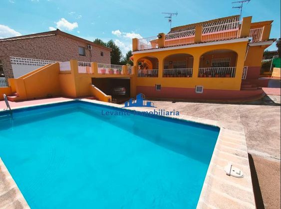 Foto 1 de Chalet en venta en Montroy de 7 habitaciones con terraza y piscina