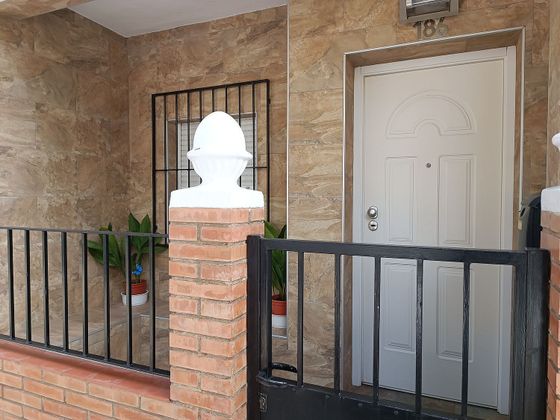 Foto 2 de Casa en venda a calle Santiago Ramón y Cajal de 4 habitacions amb terrassa i jardí