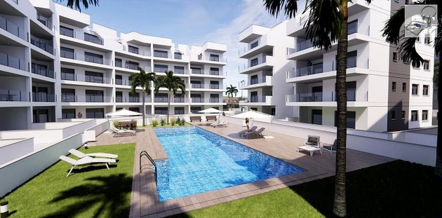 Foto 2 de Àtic en venda a Roda de 2 habitacions amb terrassa i piscina