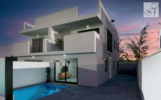 Foto 1 de Casa en venda a San Pedro del Pinatar de 3 habitacions amb piscina i garatge