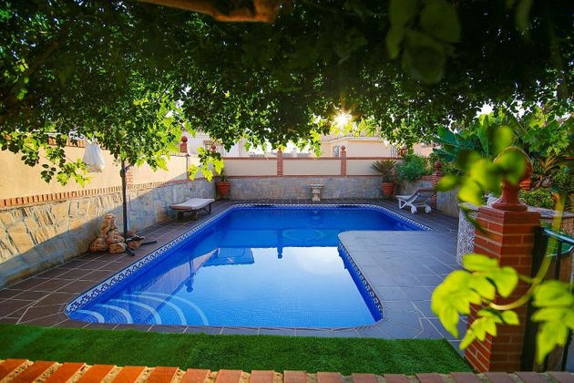 Foto 2 de Venta de chalet en El Tomillar de 5 habitaciones con terraza y piscina
