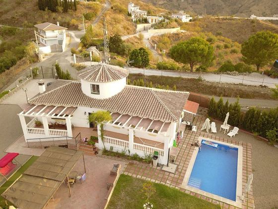 Foto 1 de Venta de chalet en Viñuela de 4 habitaciones con terraza y piscina