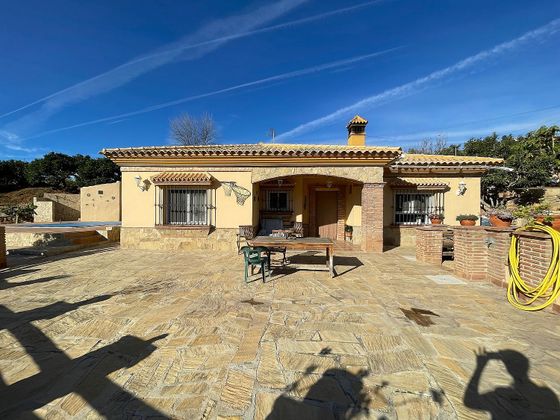 Foto 1 de Xalet en venda a Alcaucín de 4 habitacions amb terrassa i piscina