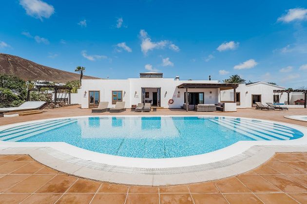 Foto 2 de Chalet en venta en Playa Blanca de 5 habitaciones con terraza y piscina