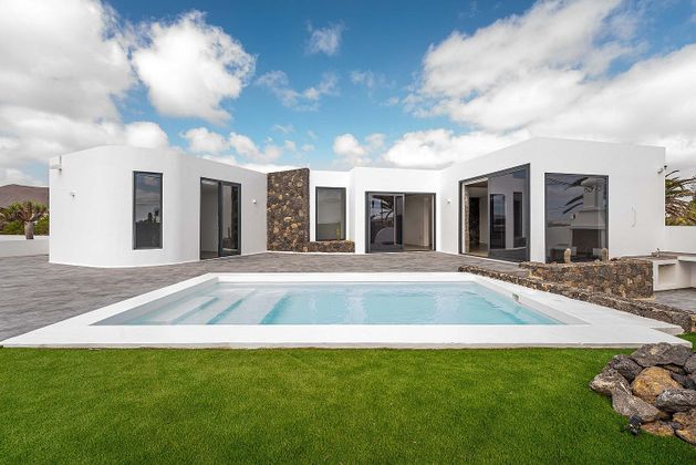 Foto 1 de Xalet en venda a El Islote de 3 habitacions amb terrassa i piscina