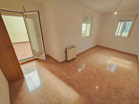 Foto 1 de Alquiler de casa en Zubia (La) de 5 habitaciones con terraza y garaje