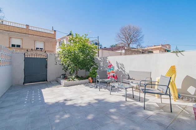 Foto 2 de Casa en venda a Huétor Vega de 3 habitacions amb terrassa i jardí