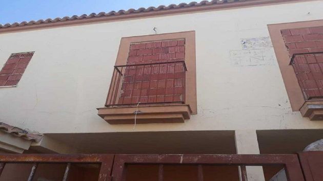 Foto 1 de Venta de casa en Villamanrique de la Condesa de 3 habitaciones con terraza