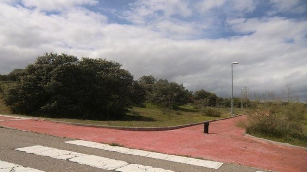 Foto 2 de Venta de terreno en Los Cigarrales-La Bastida de 2633 m²