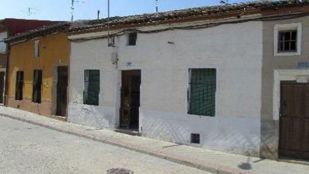 Foto 1 de Casa en venda a Nava del Rey de 3 habitacions amb piscina i aire acondicionat
