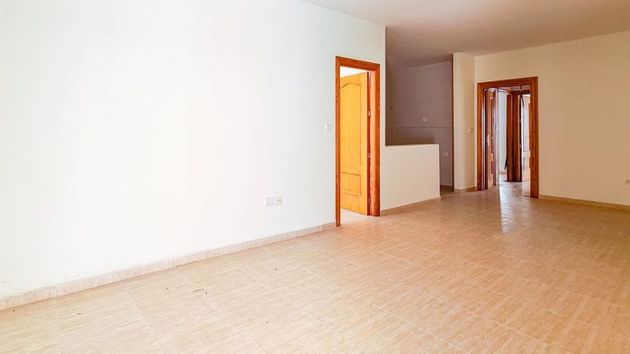 Foto 2 de Casa en venta en Huércal-Overa de 5 habitaciones con garaje